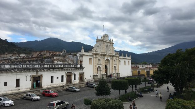 グアテマラ・ペルー